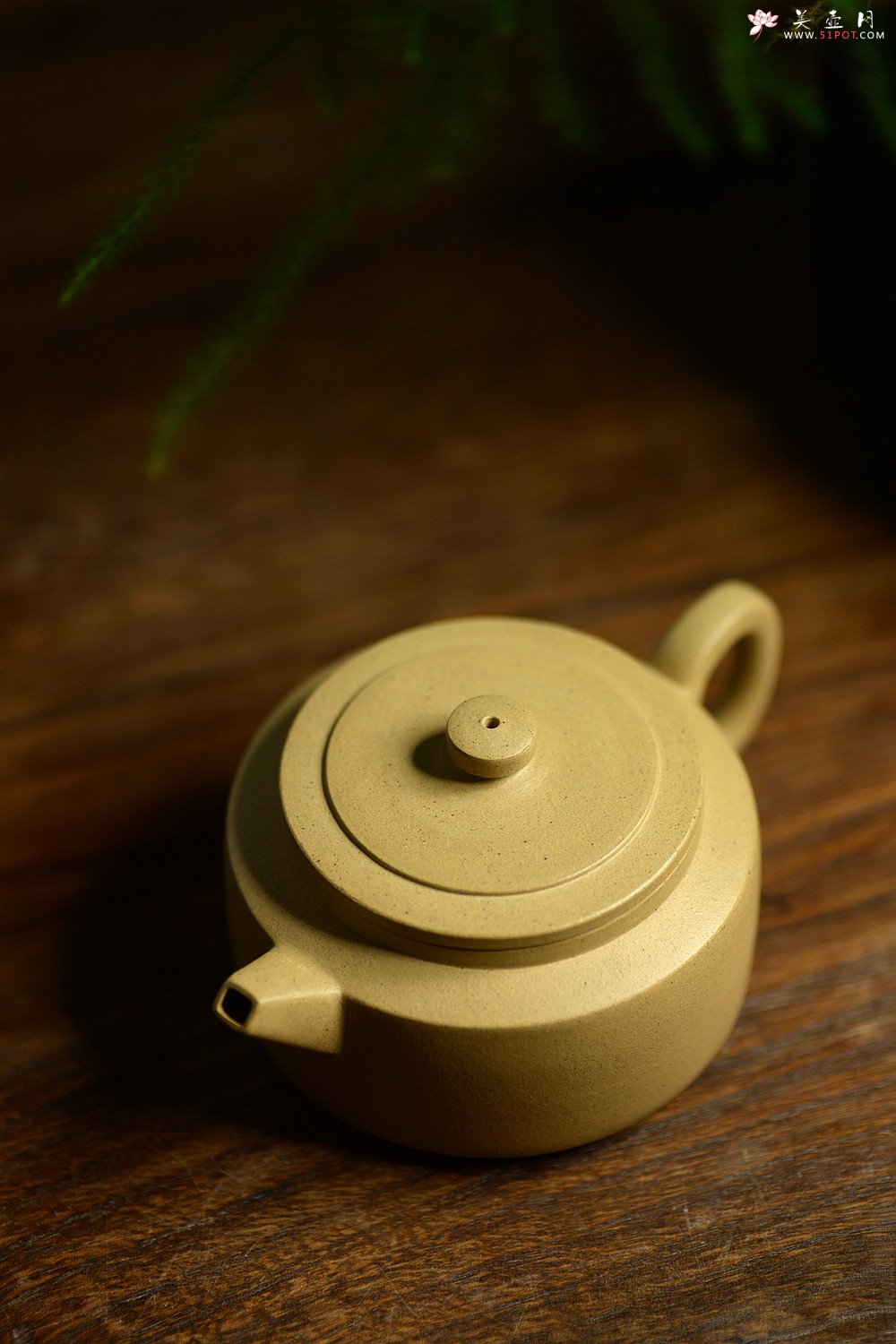 紫砂壶图片：耿其群全手精品 单片拍打 纯净本绿 传统经典 周盘 - 宜兴紫砂壶网