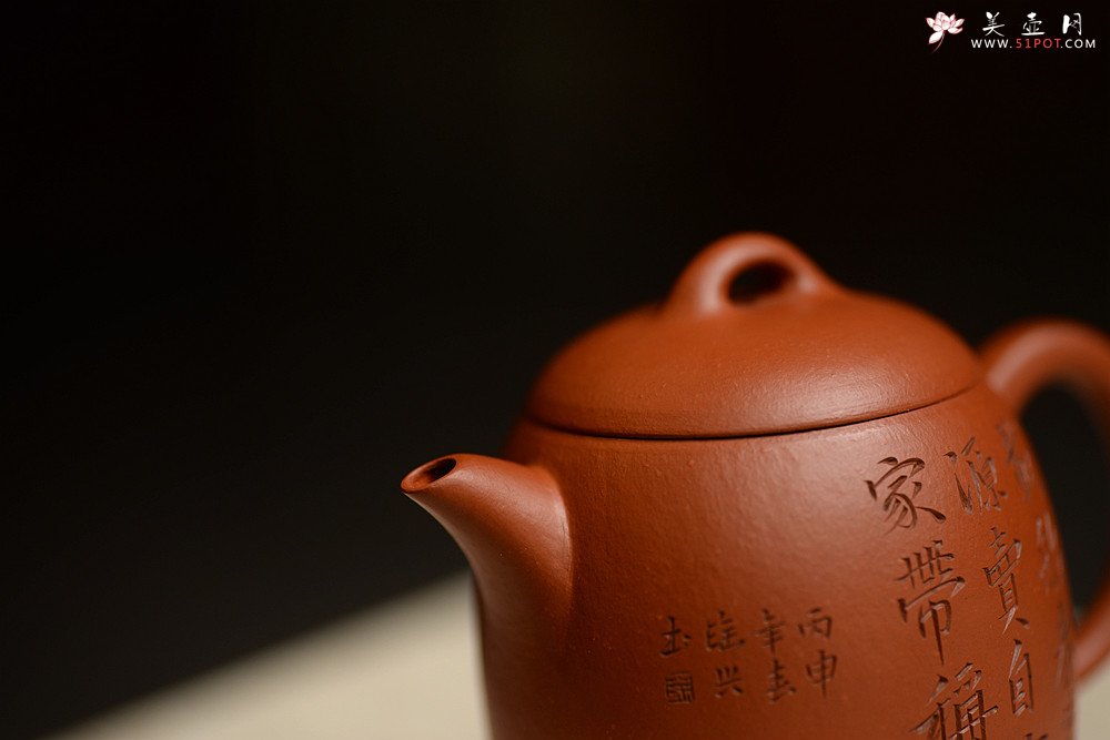 紫砂壶图片：徐亚春丙申春全手新作 陶兴双刀精刻  摹古玉成秦权 杀铁利器 - 宜兴紫砂壶网