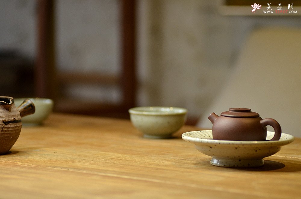 紫砂壶图片：美壶特惠 茶人最爱 古朴小品 实用小巨轮~紫泥 段泥一对 - 宜兴紫砂壶网