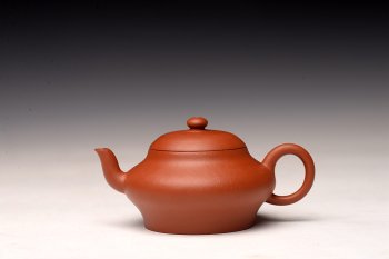 紫砂壶图片：徐亚春新作 韵味十足 娇小可人 优质朱泥~全手梨形  - 宜兴紫砂壶网
