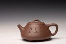 紫砂壶图片：陶兴双刀不肥而坚是以永年 周斌全手曼生石瓢 古朴文气 高温青灰泥 - 宜兴紫砂壶网