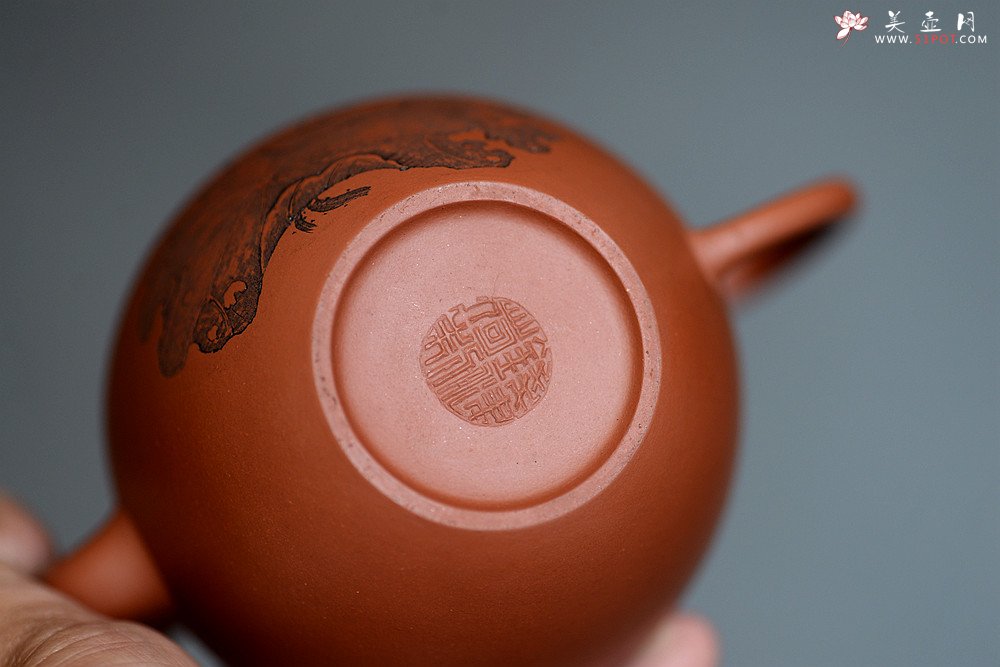 紫砂壶图片：钱建荷丙申初夏新品 亭亭玉立 线条优美  全手美人肩 - 宜兴紫砂壶网