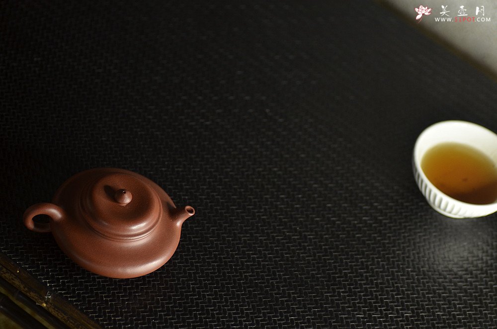 紫砂壶图片：美壶特惠 泓渝山房新品 小虚扁 文雅秀气 传统实用 - 宜兴紫砂壶网