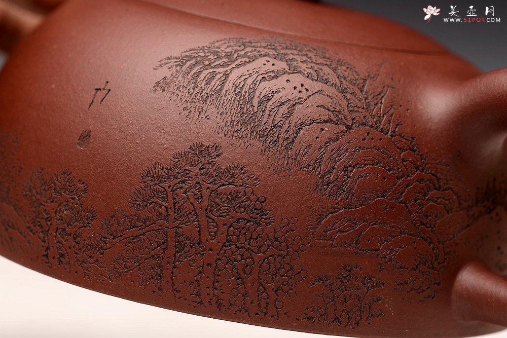 紫砂壶图片：优质底料 李彦雄通景山水 经典作品 全手大半月 大气 - 宜兴紫砂壶网