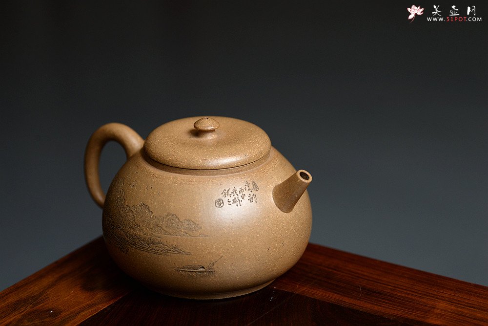 紫砂壶图片：摹古明式 优质老段泥 文气十足 细刻通景山水之全手圆韵 - 宜兴紫砂壶网