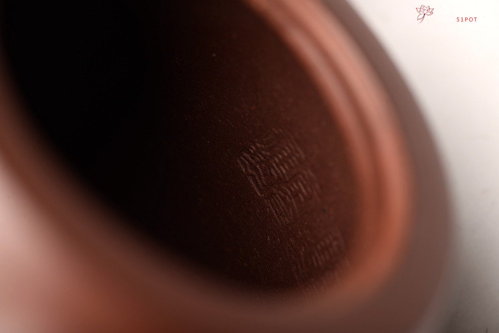 紫砂壶图片：通景山水 丰润挺拔  优质地槽青 全手大汉铎 - 宜兴紫砂壶网