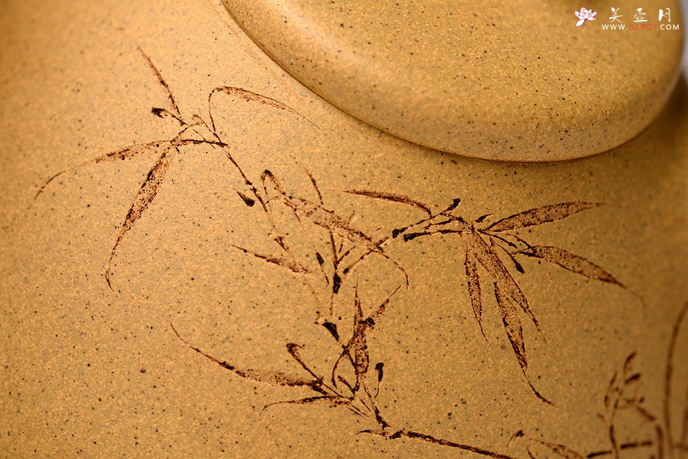 紫砂壶图片：和石夫人孙杨杨全手作品 骨肉均挺 全手子冶石瓢 和石文气装饰 - 宜兴紫砂壶网