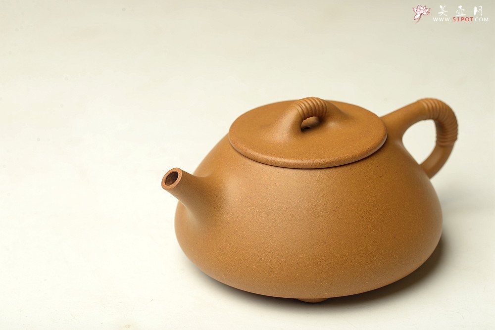 紫砂壶图片：周路健丙申夏全手新作 传统而不失新意 唐彬杰风格线瓢  - 宜兴紫砂壶网
