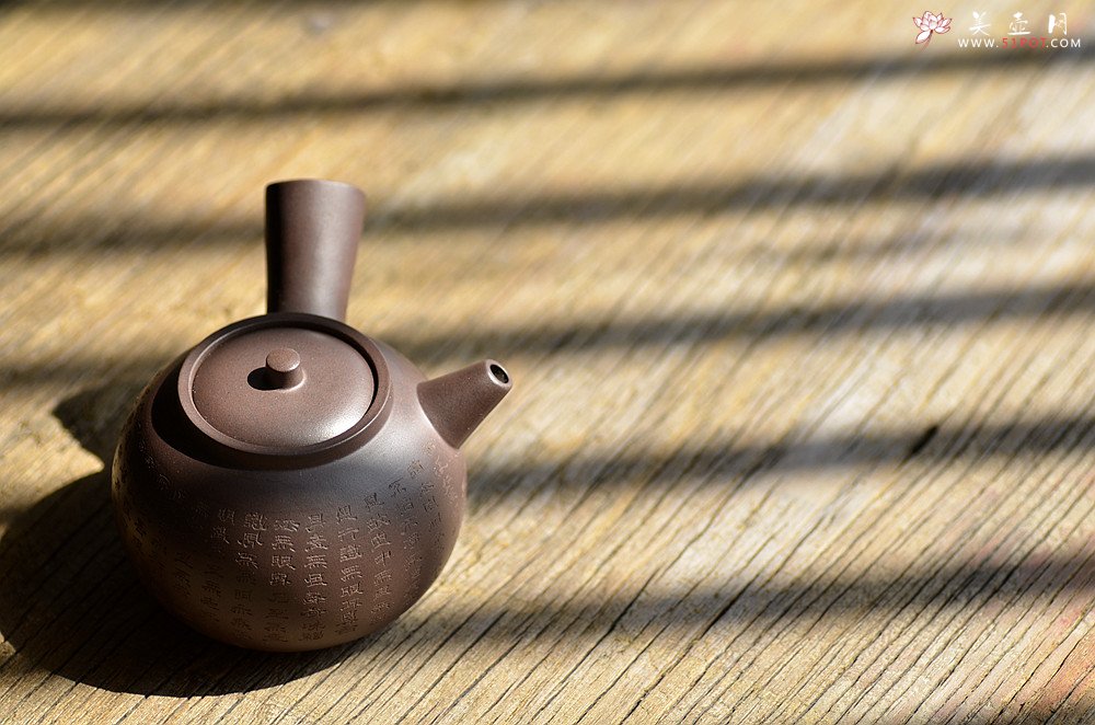 紫砂壶图片：泓渝山房 煮茶品茗 玩味侧把巨轮 茶人风情~ 电陶炉烧水 - 宜兴紫砂壶网