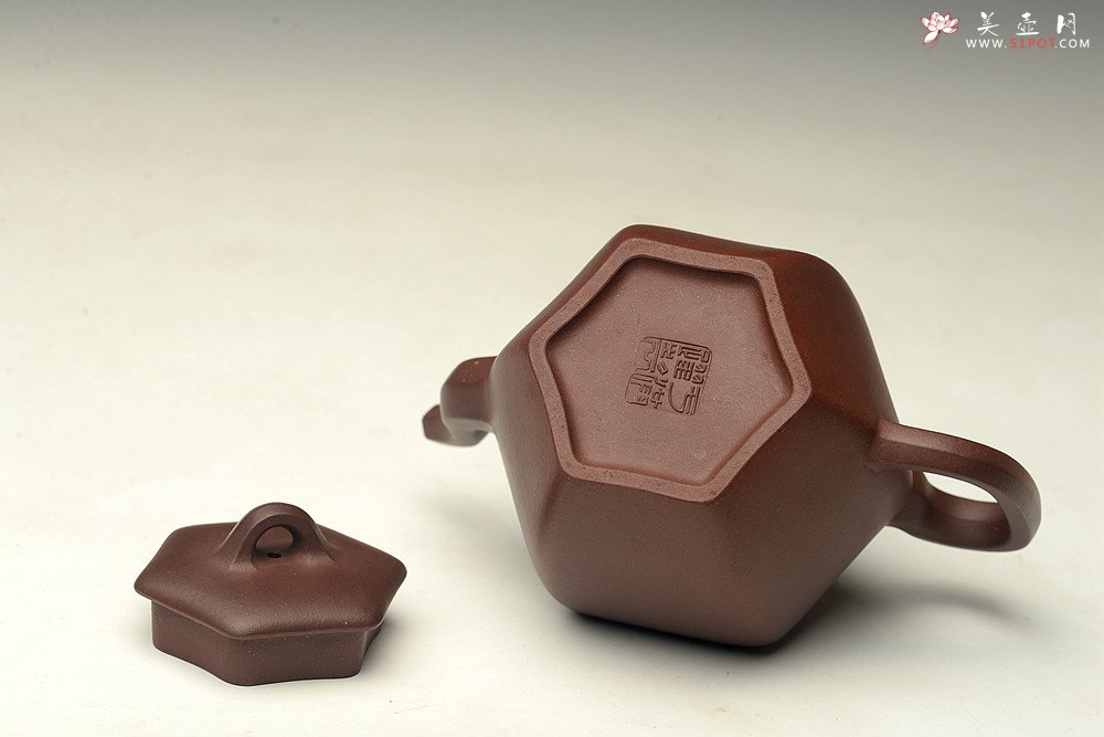 紫砂壶图片：于洪跃丙申夏全手新作 古拙耐品 端庄文气 六方古韵 - 宜兴紫砂壶网