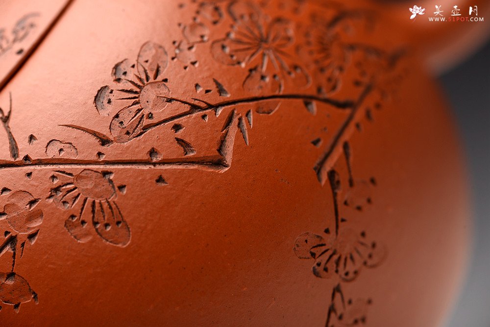 紫砂壶图片：传统经典 娇艳小巧 徐亚春全手西施  陆轶舟老师装饰 梅竹双清 - 宜兴紫砂壶网