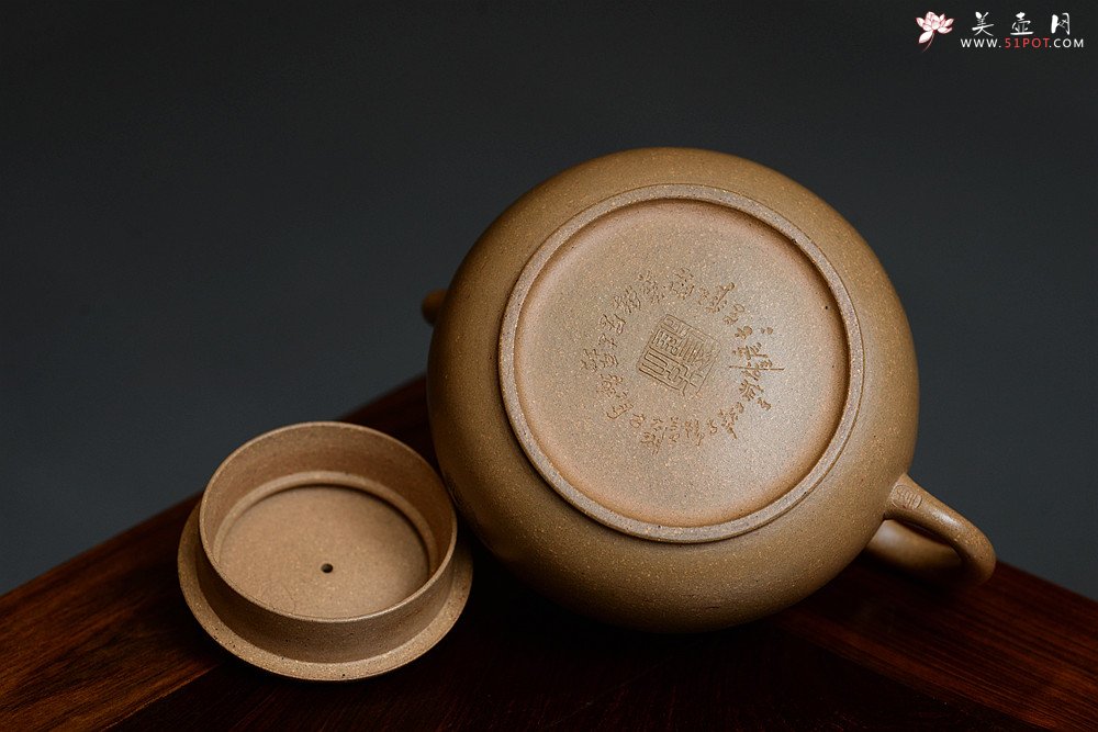 紫砂壶图片：摹古明式 优质老段泥 文气十足 细刻通景山水之全手圆韵 - 宜兴紫砂壶网