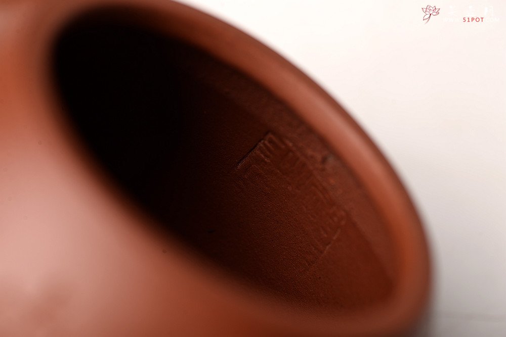 紫砂壶图片：文人作品 全手摹古秦权 储云高徒潘晓鸣装饰 格调高画意深  - 宜兴紫砂壶网