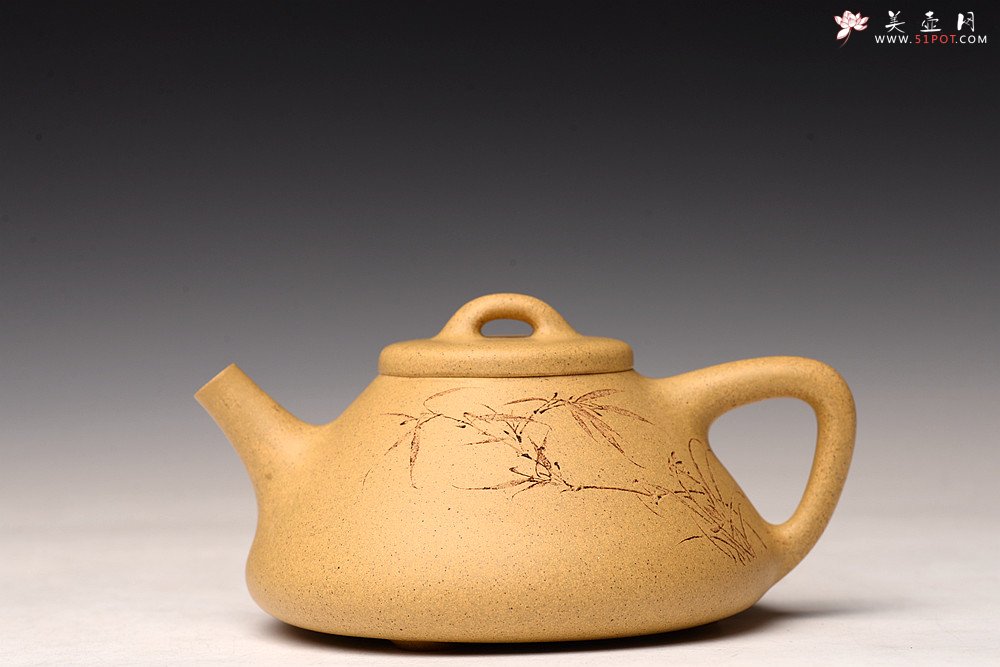 紫砂壶图片：和石夫人孙杨杨全手作品 骨肉均挺 全手子冶石瓢 和石文气装饰 - 宜兴紫砂壶网