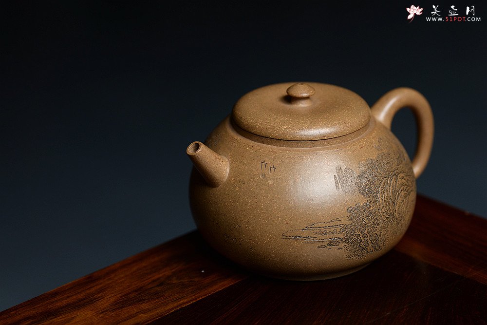 紫砂壶图片：摹古明式 优质老段泥 文气十足 细刻通景山水之全手圆韵 - 宜兴紫砂壶网