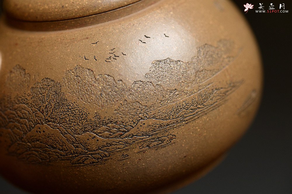 紫砂壶图片：摹古明式 优质老段泥 文气十足 细刻通景山水之全手圆韵 - 宜兴紫砂壶网