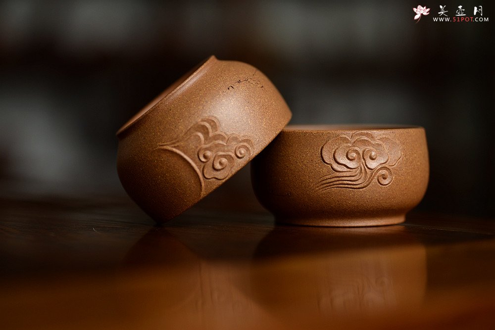 紫砂壶图片：于洪霞丙申全手玩砂  如意云纹杯 陆轶舟装饰 文气主人杯 - 宜兴紫砂壶网