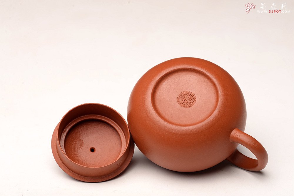 紫砂壶图片：徐亚春丙申夏全手作品 传统实用 优质朱泥 摹古文旦 颇具玩味~ - 宜兴紫砂壶网