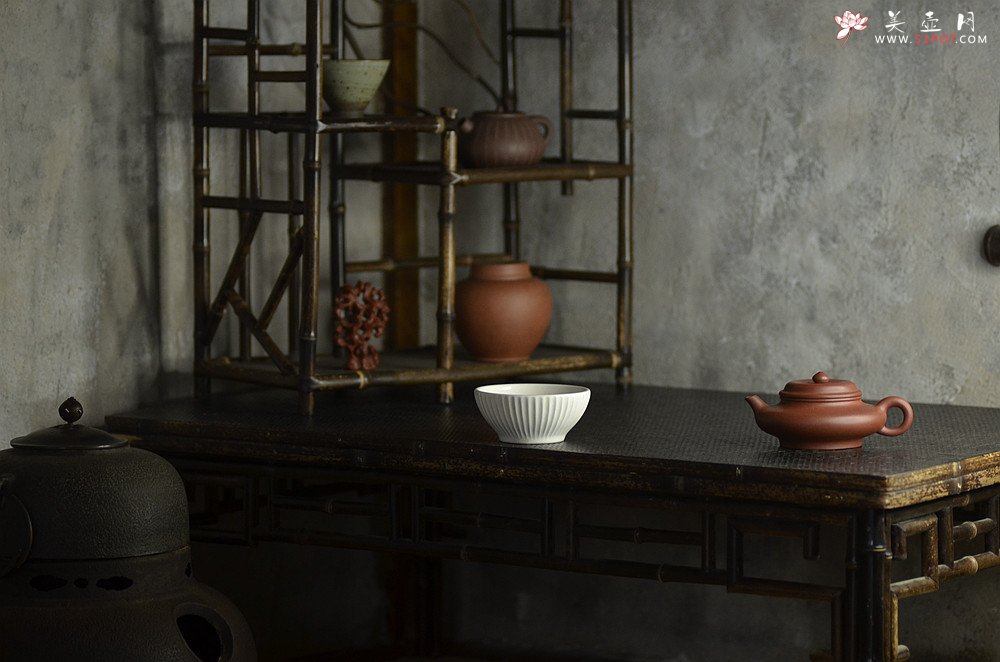 紫砂壶图片：美壶特惠 泓渝山房新品 小虚扁 文雅秀气 传统实用 - 宜兴紫砂壶网