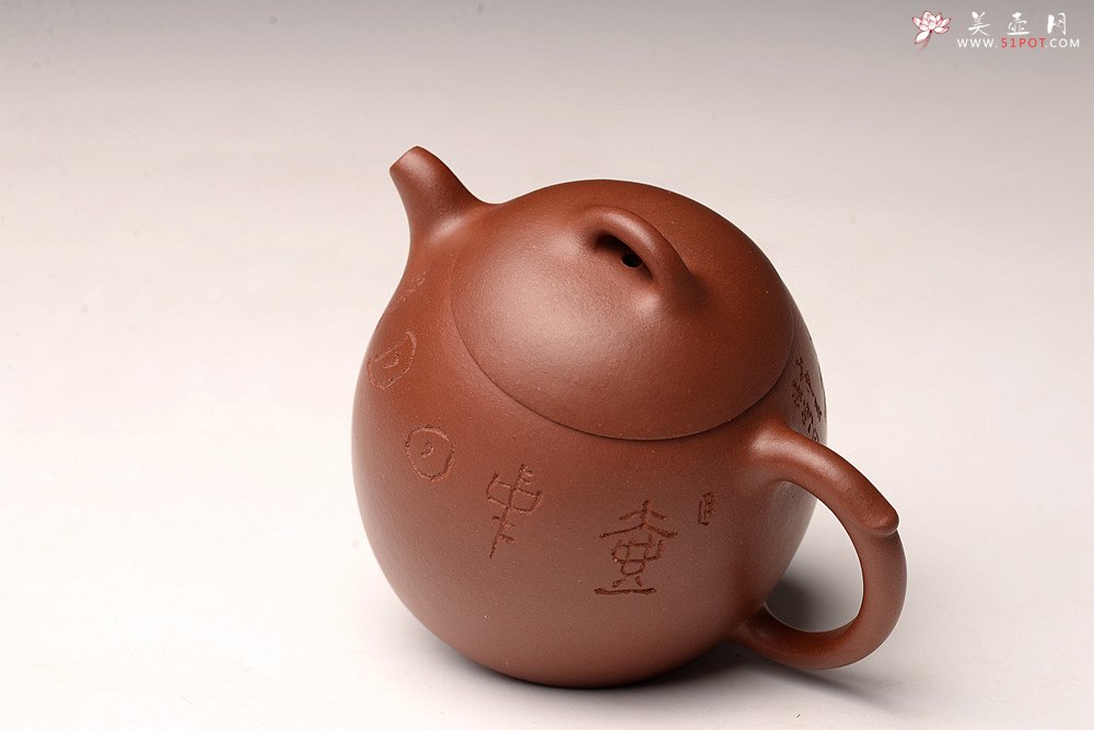 紫砂壶图片：文人作品 全手摹古秦权 储云高徒潘晓鸣装饰 格调高画意深  - 宜兴紫砂壶网