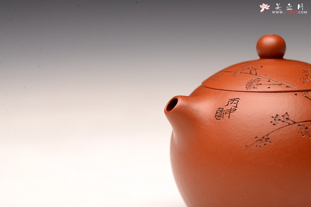 紫砂壶图片：传统经典 娇艳小巧 徐亚春全手西施  陆轶舟老师装饰 梅竹双清 - 宜兴紫砂壶网