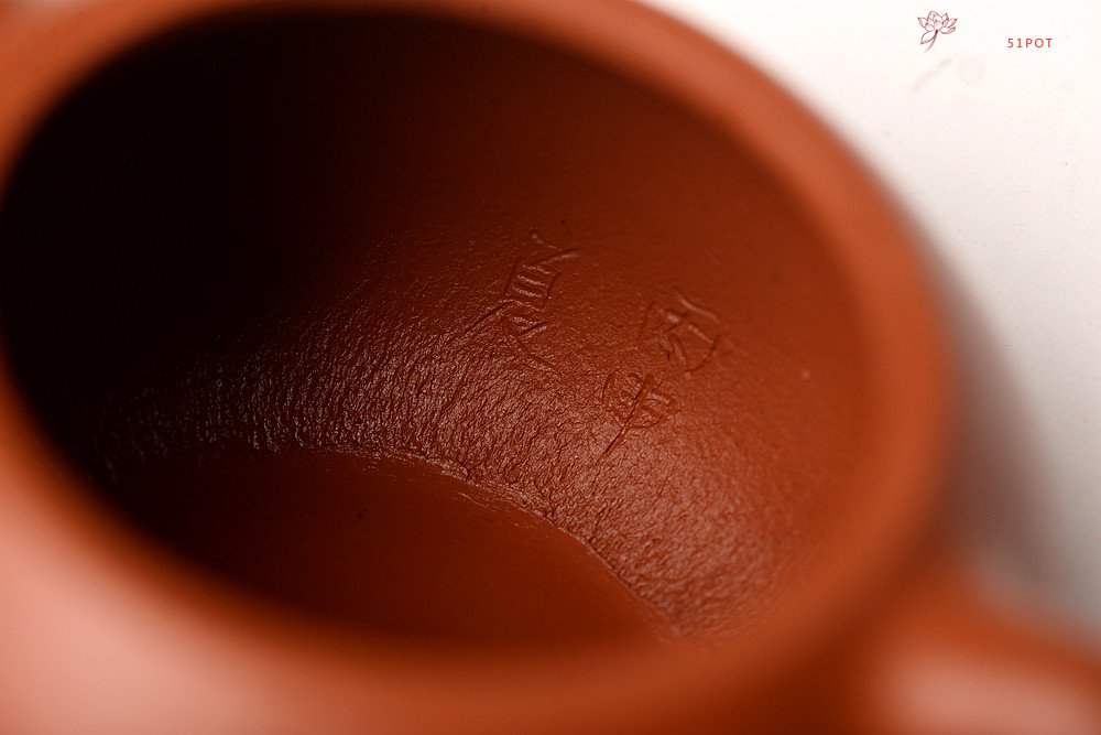 紫砂壶图片：徐亚春丙申夏全手作品 传统实用 优质朱泥 摹古文旦 颇具玩味~ - 宜兴紫砂壶网