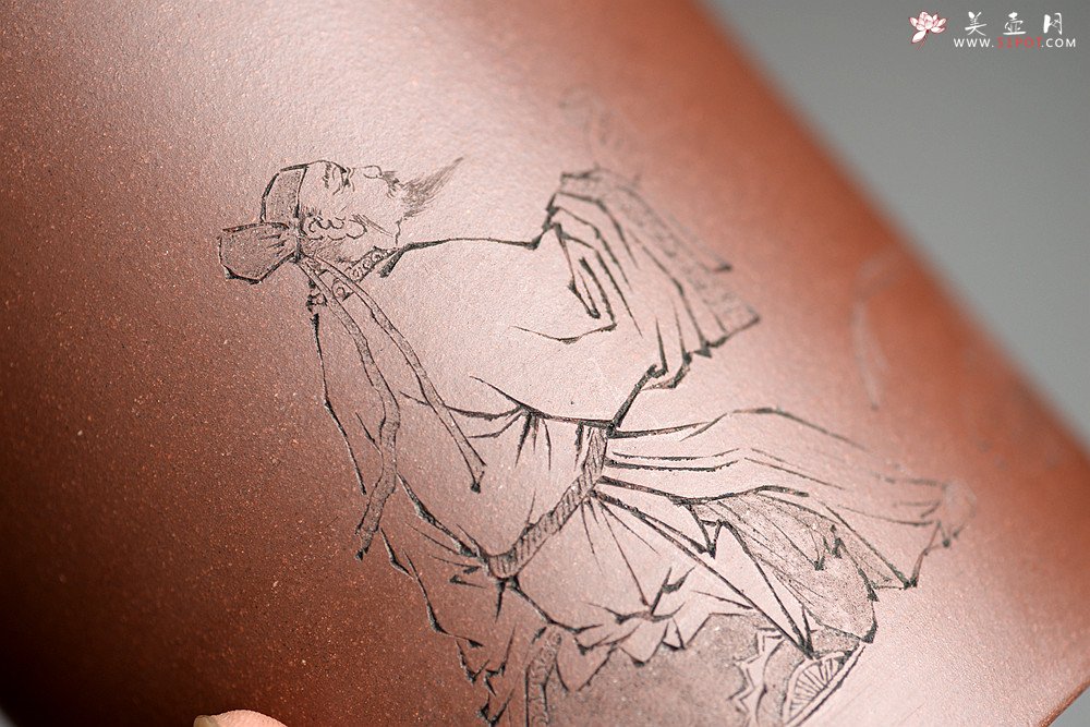 紫砂壶图片：游心堂主人精刻笔筒 刀法细腻 文房雅器 罗汉/玄奘西行 - 宜兴紫砂壶网