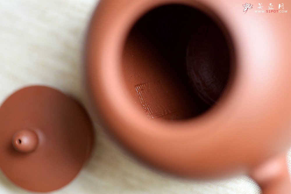 紫砂壶图片：钱建荷丙申初夏新品 亭亭玉立 线条优美  全手美人肩 - 宜兴紫砂壶网