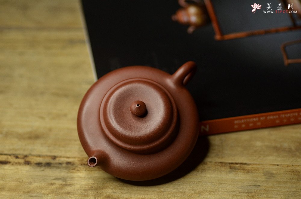 紫砂壶图片：美壶特惠 泓渝山房新品 小虚扁 文雅秀气 传统实用 - 宜兴紫砂壶网