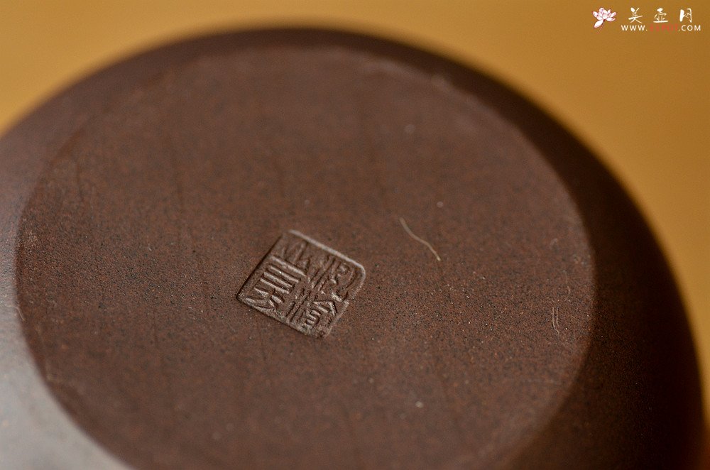 紫砂壶图片：泓渝山房 煮茶品茗 玩味侧把巨轮 茶人风情~ 电陶炉烧水 - 宜兴紫砂壶网