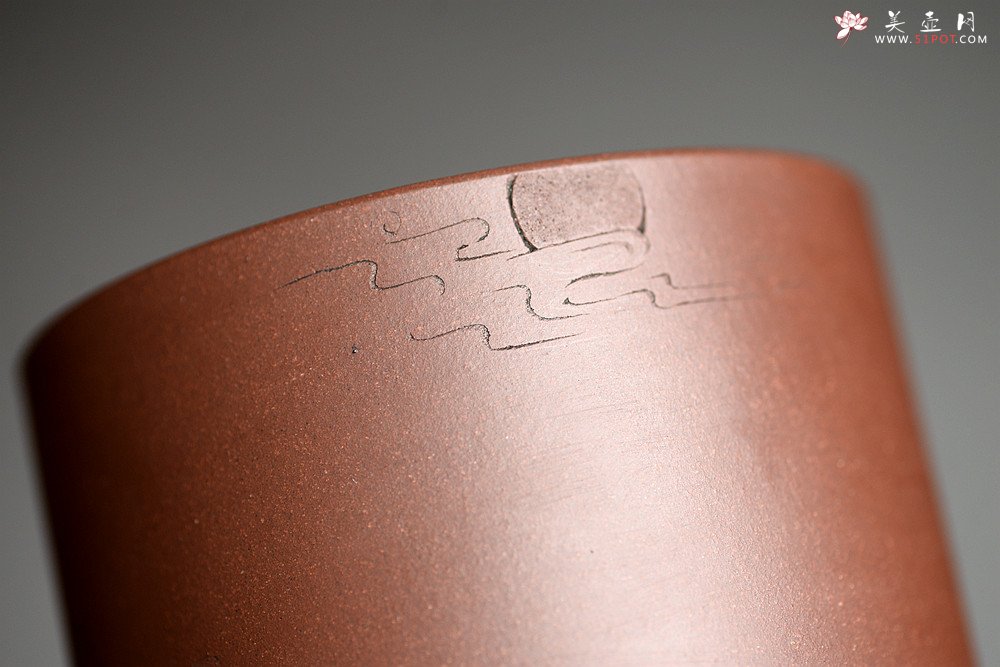 紫砂壶图片：游心堂主人精刻笔筒 刀法细腻 文房雅器 罗汉/玄奘西行 - 宜兴紫砂壶网