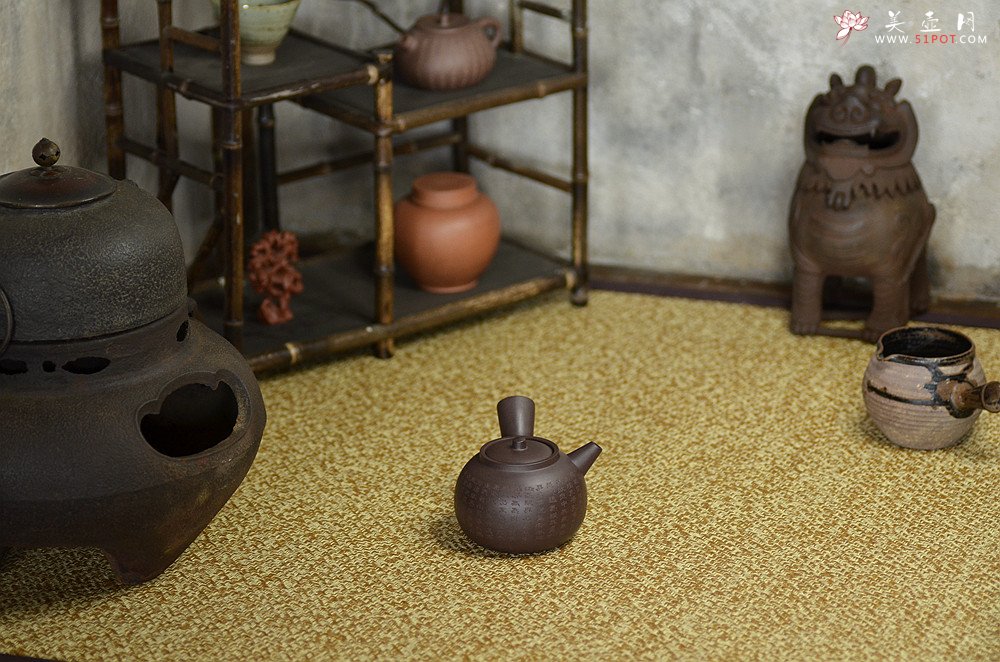 紫砂壶图片：泓渝山房 煮茶品茗 玩味侧把巨轮 茶人风情~ 电陶炉烧水 - 宜兴紫砂壶网