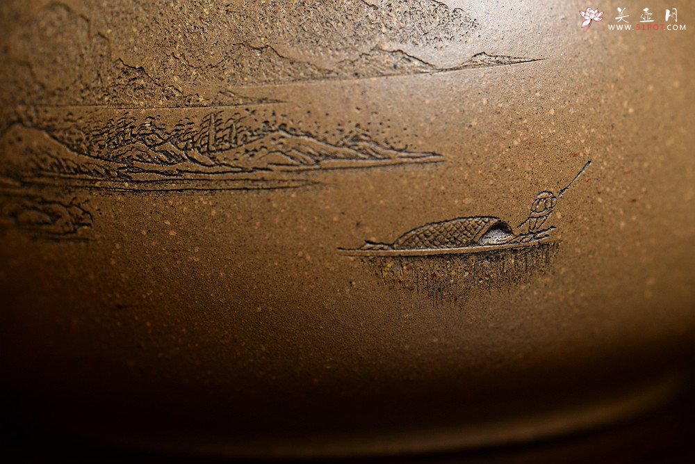 紫砂壶图片：摹古明式 优质老段泥 文气十足 细刻通景山水之全手圆韵 - 宜兴紫砂壶网