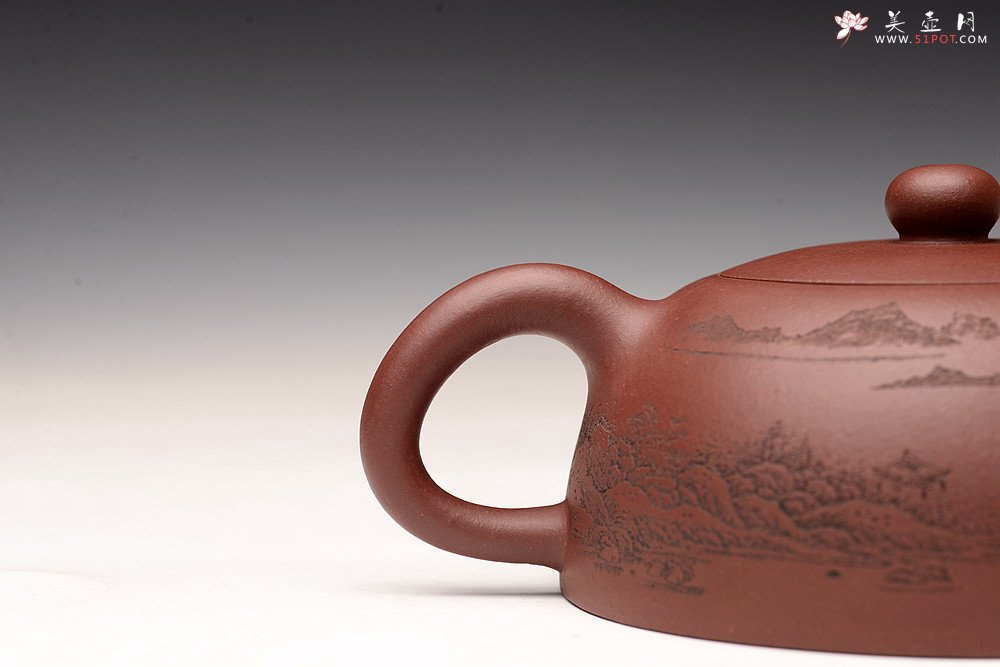 紫砂壶图片：优质底料 李彦雄通景山水 经典作品 全手大半月 大气 - 宜兴紫砂壶网