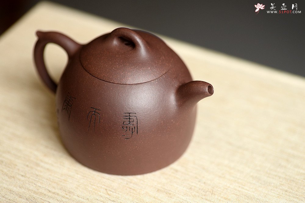 紫砂壶图片：文人作品 全手矮秦权 游心堂装饰  传统经典 - 宜兴紫砂壶网