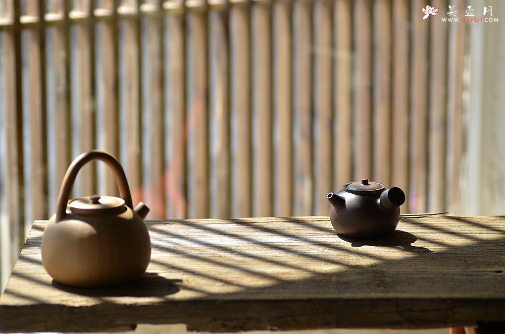 紫砂壶图片：泓渝山房 煮茶品茗 玩味侧把巨轮 茶人风情~ 电陶炉烧水 - 宜兴紫砂壶网