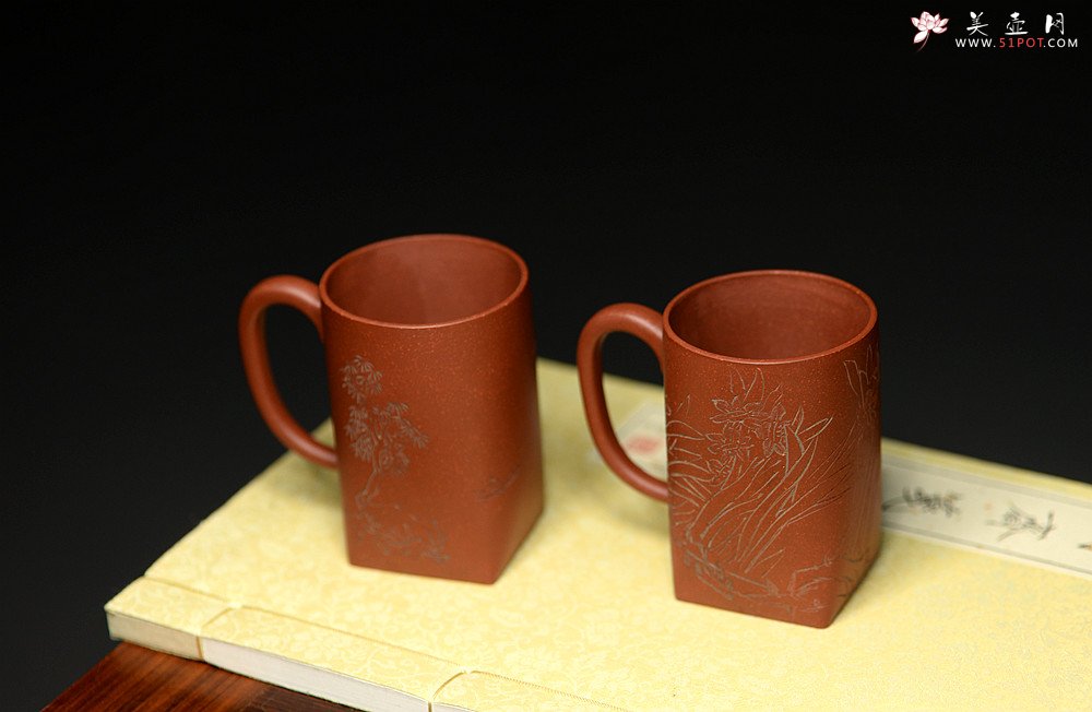 紫砂壶图片：詹黎明制盘 高路老师精刻 天地方圆杯~文房主人杯   - 宜兴紫砂壶网