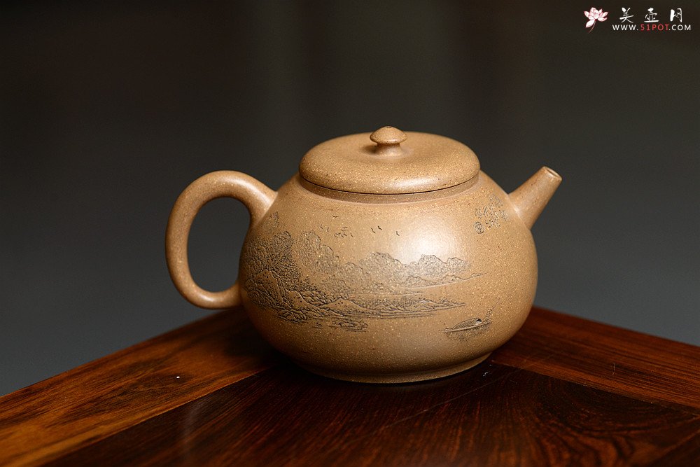 紫砂壶图片：摹古明式 优质老段泥 文气十足 细刻通景山水之全手圆韵 - 宜兴紫砂壶网