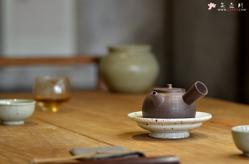 紫砂壶图片：泓渝山房 煮茶品茗 玩味侧把巨轮 茶人风情~ 电陶炉烧水 - 宜兴紫砂壶网