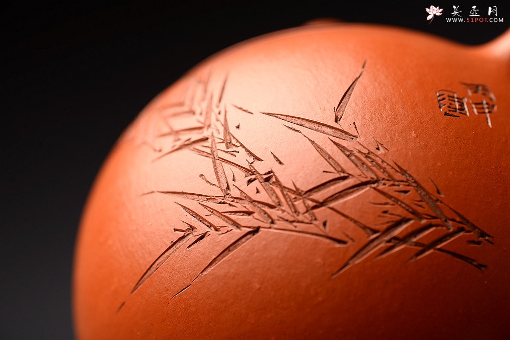 紫砂壶图片：传统经典 娇艳小巧 徐亚春全手西施  陆轶舟老师装饰 梅竹双清 - 宜兴紫砂壶网