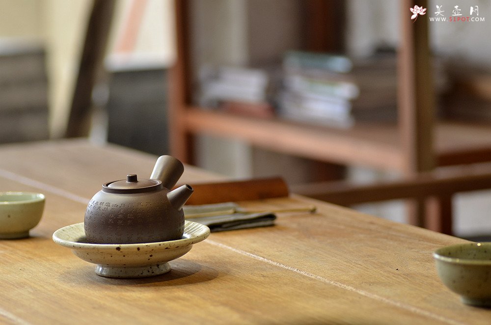 紫砂壶图片：泓渝山房 煮茶品茗 玩味侧把巨轮 茶人风情~ 电陶炉烧水 - 宜兴紫砂壶网