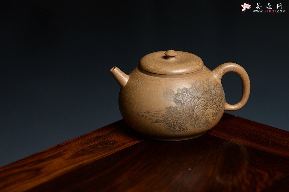 紫砂壶图片：摹古明式 优质老段泥 文气十足 细刻通景山水之全手圆韵 - 宜兴紫砂壶网