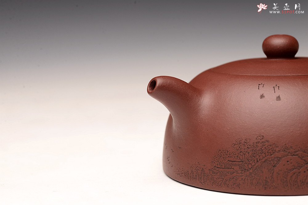 紫砂壶图片：优质底料 李彦雄通景山水 经典作品 全手大半月 大气 - 宜兴紫砂壶网