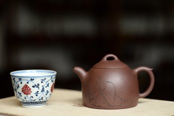紫砂壶图片：文人作品 全手矮秦权 游心堂装饰  传统经典 - 宜兴紫砂壶网