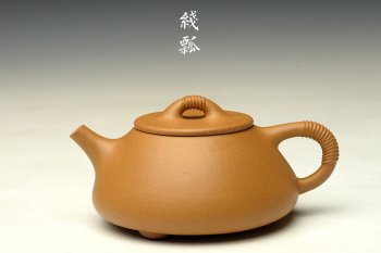 紫砂壶图片：周路健丙申夏全手新作 传统而不失新意 唐彬杰风格线瓢  - 宜兴紫砂壶网