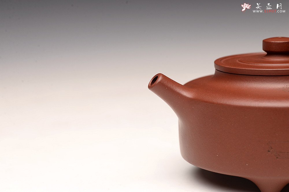 紫砂壶图片：储俊伟丙申夏全手摹古 曼生周盘 端庄素雅 国师实力派赵辉装饰 精工 - 宜兴紫砂壶网