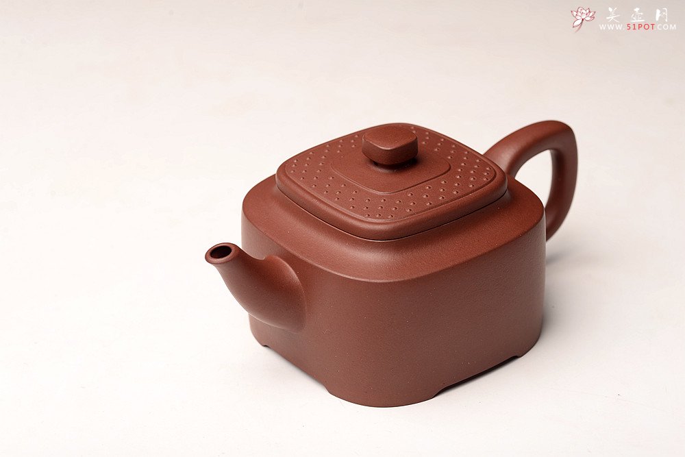 紫砂壶图片：储俊伟经典精工之作 线条流畅 古韵悠悠 全手玉璧紫韵 - 宜兴紫砂壶网