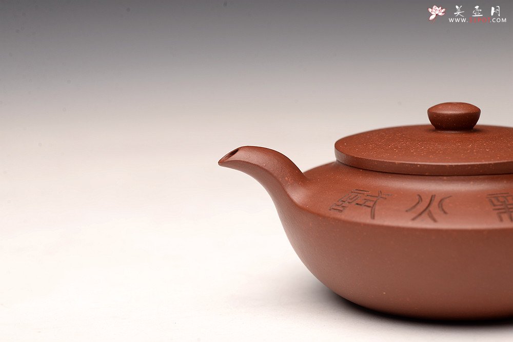 紫砂壶图片：美壶特惠 钱浩进步作品 线条优美 典雅大方 全手工单片拍打成型 汉扁 超高性价比 - 宜兴紫砂壶网