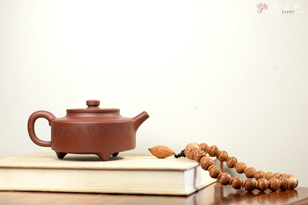 紫砂壶图片：储俊伟丙申夏全手摹古 曼生周盘 端庄素雅 国师实力派赵辉装饰 精工 - 宜兴紫砂壶网