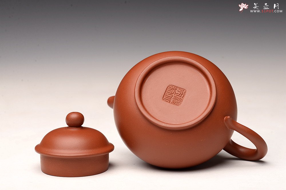 紫砂壶图片：手工练泥 矿质丰富 传统实用朱泥小潘壶 夏日消暑利器 - 宜兴紫砂壶网